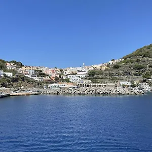 https://casa-spaziosa-al-centro-di-ustica.sicilyhotelsitaly.net